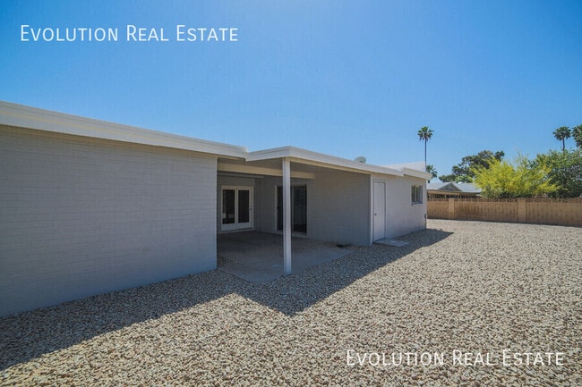 Building Photo - 2110 S Shannon Dr