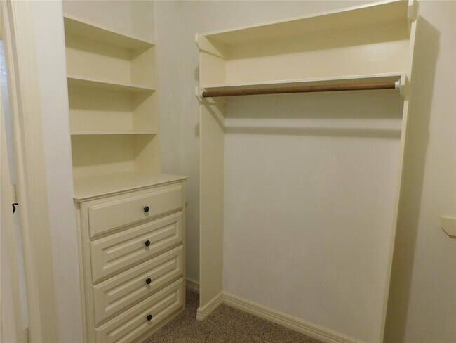 Building Photo - 4333 Lake Run Dr