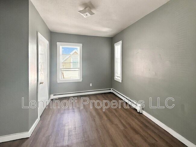 Building Photo - 142 Jewett St