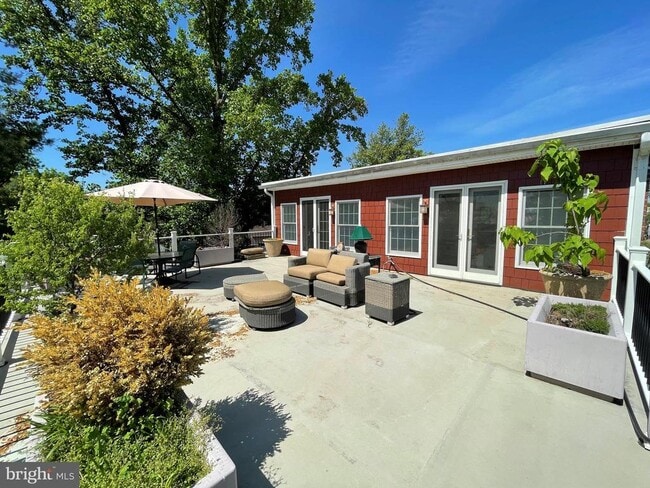 Building Photo - 19 Sunset Dr