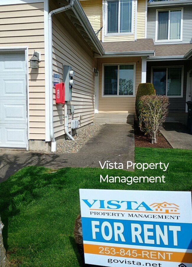 Building Photo - 2 Bedroom 2.5 bath BIG Townhouse with gara...