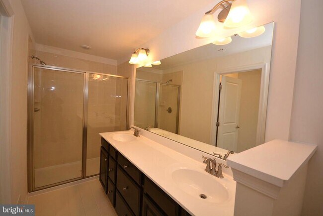 Building Photo - 5942 Leben Dr