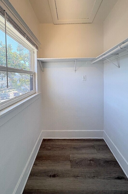 Building Photo - 433 1/2 W 4th St