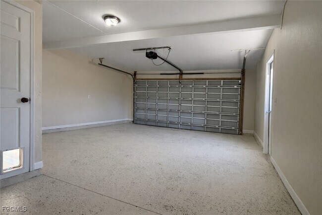 Building Photo - 3618 SW 2nd Ln