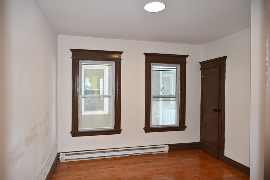 Building Photo - 203 Cooke St