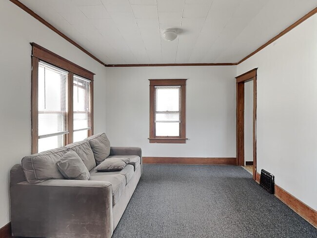 Building Photo - 808 S Locust St