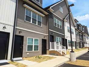 Building Photo - Saucon Pointe