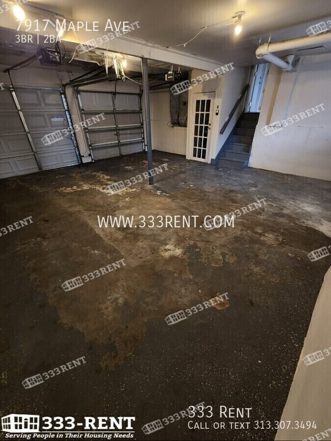 Building Photo - 7917 Maple Ave