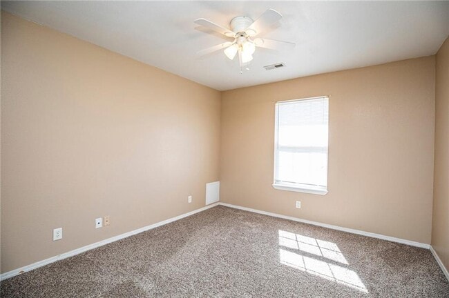 Building Photo - 303 NW Abbey Pl