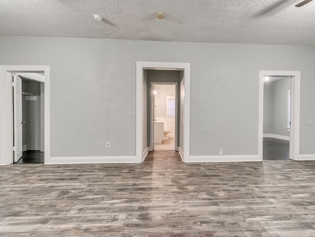 Building Photo - 3 Bedroom 1 Bath home in Shawnee!