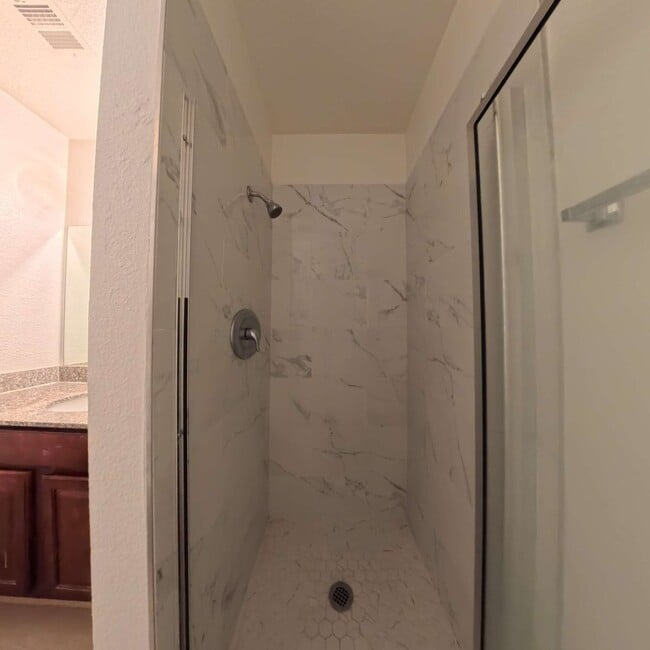 Building Photo - Gated Community | Close To The Strip | 2nd Floor Unit