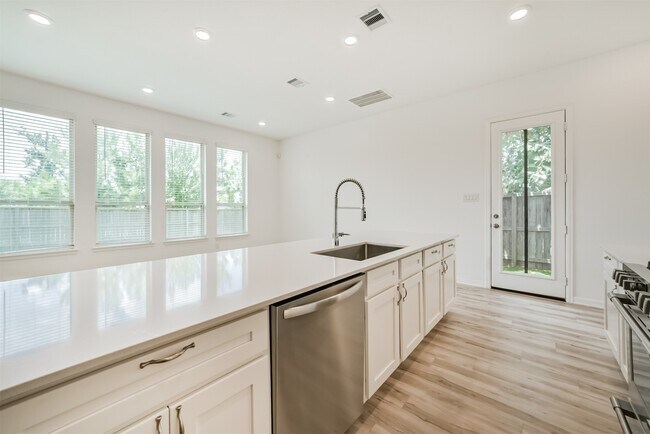 Building Photo - 547 Bristol Tide Ct