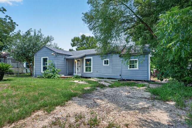 Building Photo - 4118 Sunflower St