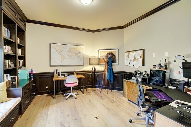 Building Photo - 5Bd/4.5Ba Sammamish Home