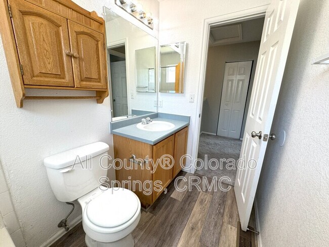 Building Photo - 5859 Instone Cir