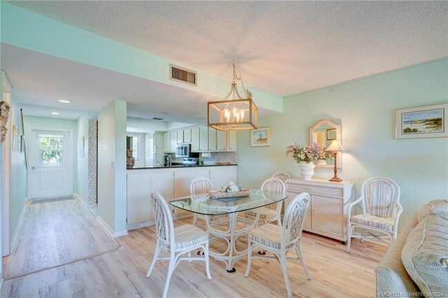 Building Photo - 5532 NE Gulfstream Way