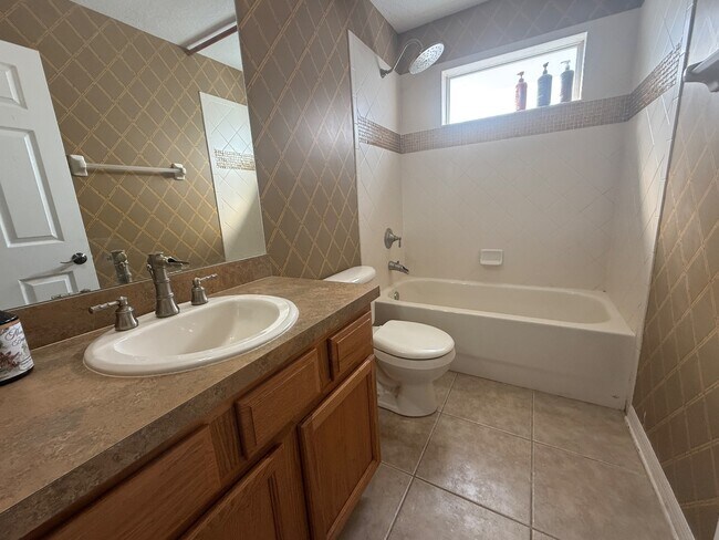 Building Photo - 3004 Downan Point Dr