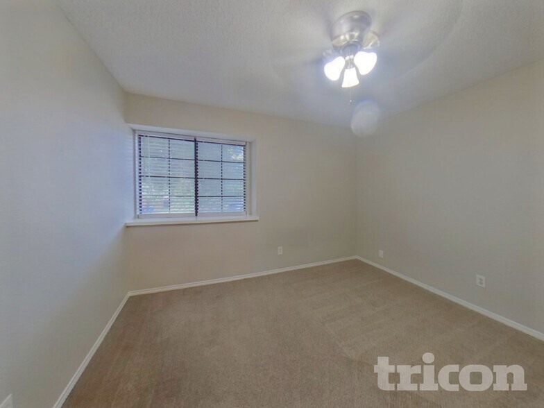 Building Photo - 837 Globe Ave