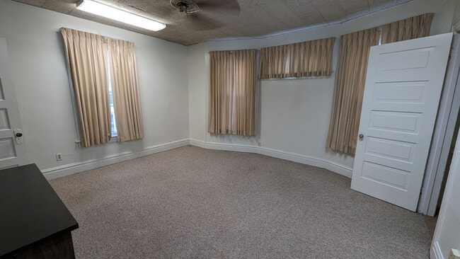 Building Photo - 707 Brady-707