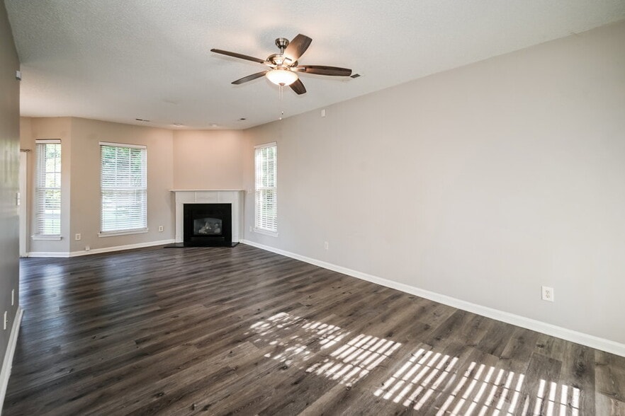 Building Photo - 10033 Brawley Ln