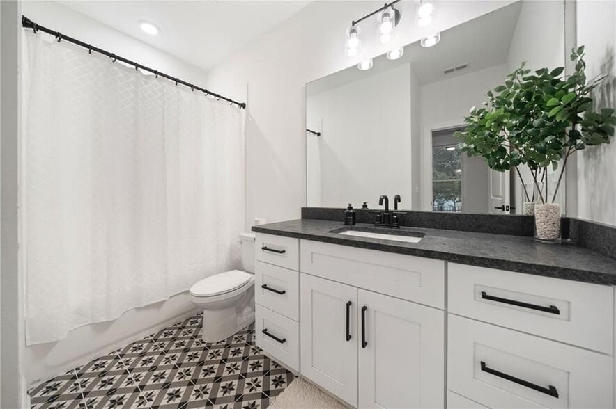 Building Photo - 104 Pearl St