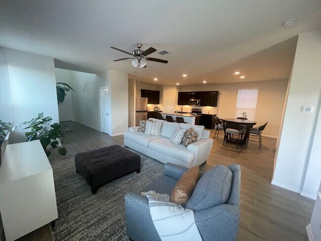 Building Photo - Charming 3-Bed, 2.5-Bath Home for Lease in...