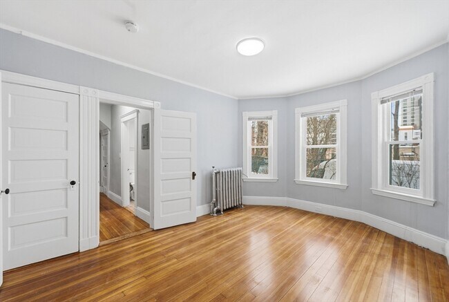 Building Photo - 111 Dustin St