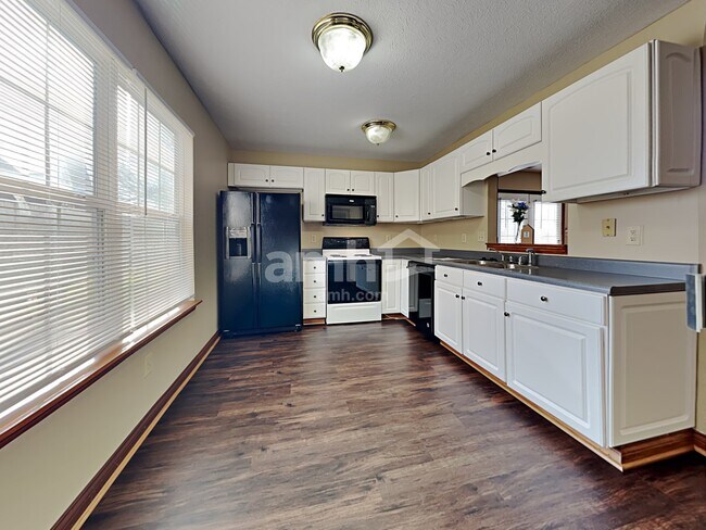 Building Photo - 6676 Wimbledon Drive