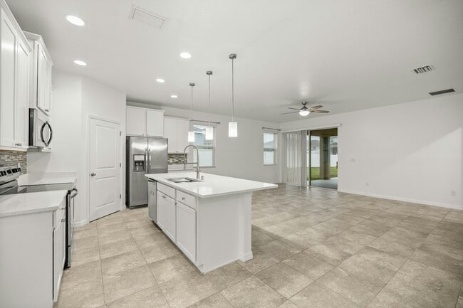 Building Photo - 5023 SW 58th Pl