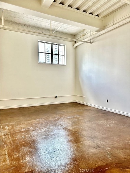 Building Photo - 312 W 5th St