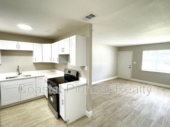 Building Photo - 8310 Croton Ave