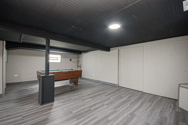 Building Photo - 5533 S Menard Ave