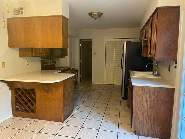 Building Photo - Gorgeous 3 Bedroom Greenacres Home
