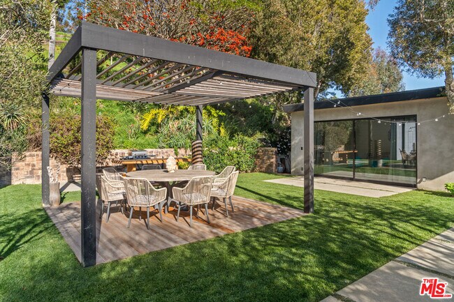 Building Photo - 23812 Malibu Crest Dr