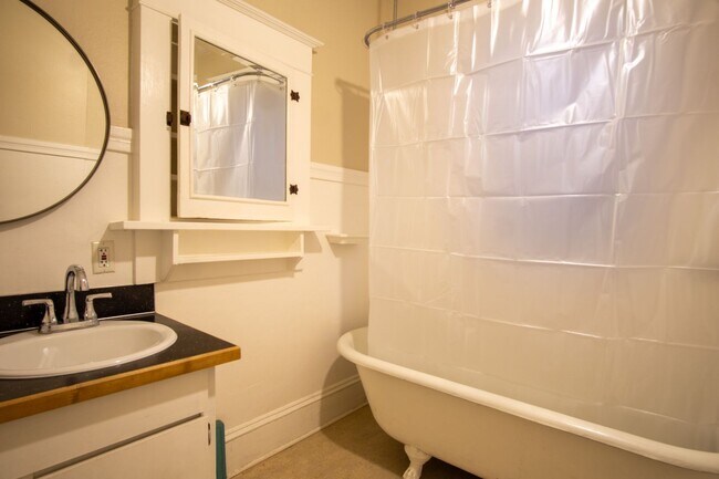 Building Photo - Gorgeous + Spacious 2-Bedroom Flat with Hardwoods, Dishwasher, Fireplace + Etc.!