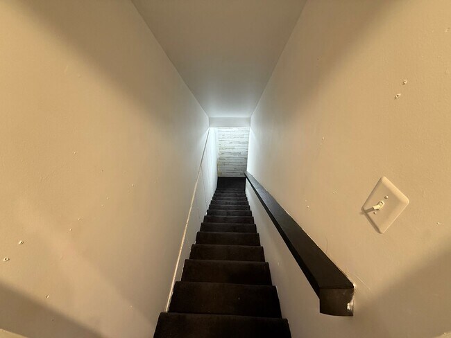 Building Photo - Twin Home for Rent Near Downtown Sioux Falls