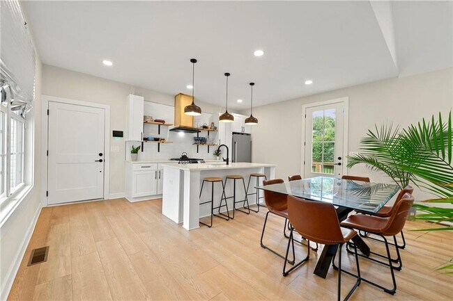 Building Photo - 213 Wagon Wheel Dr