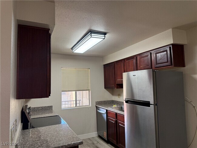 Building Photo - 4390 Sandy River Dr