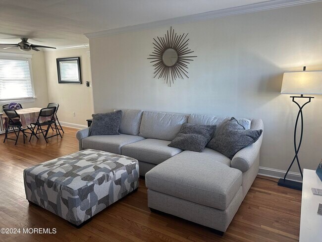 Building Photo - 300-306 Deal Lake Dr