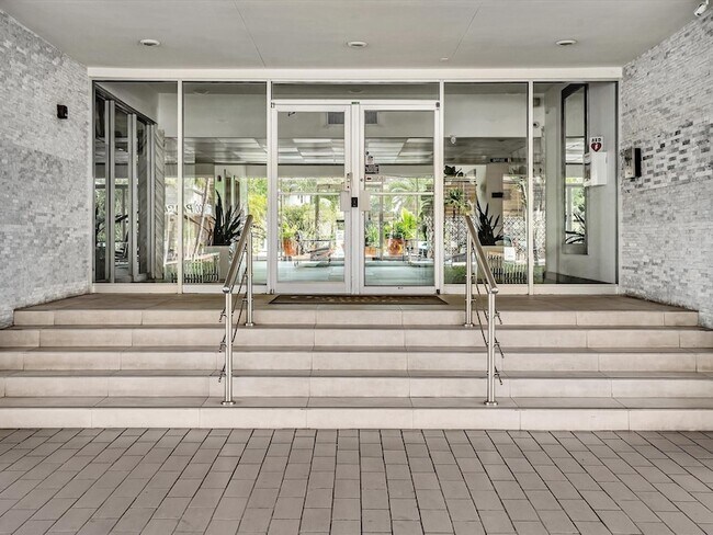 Building Photo - 401 Golden Isles Dr