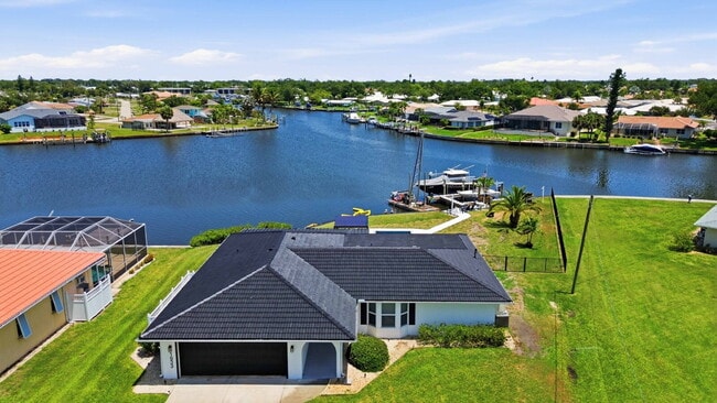 Building Photo - Waterfront beauty in Overbrook Gardens