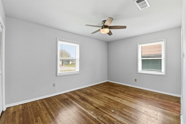 Building Photo - 4929 Libbey Dr