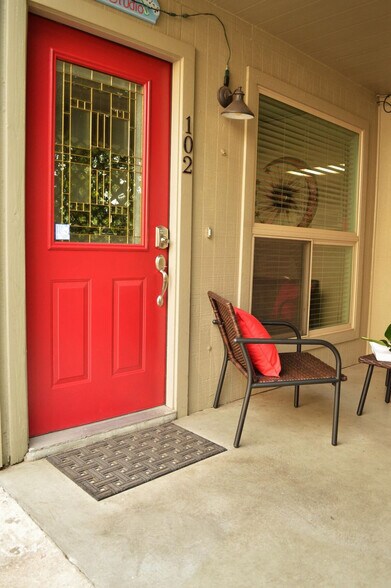 Building Photo - 2204 Trailside Dr