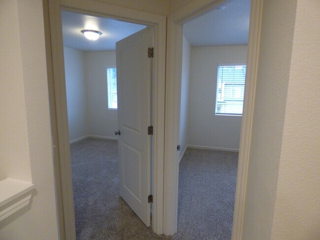 Building Photo - 3 Bed 2.5 Bath townhome off Liberty Rd!
