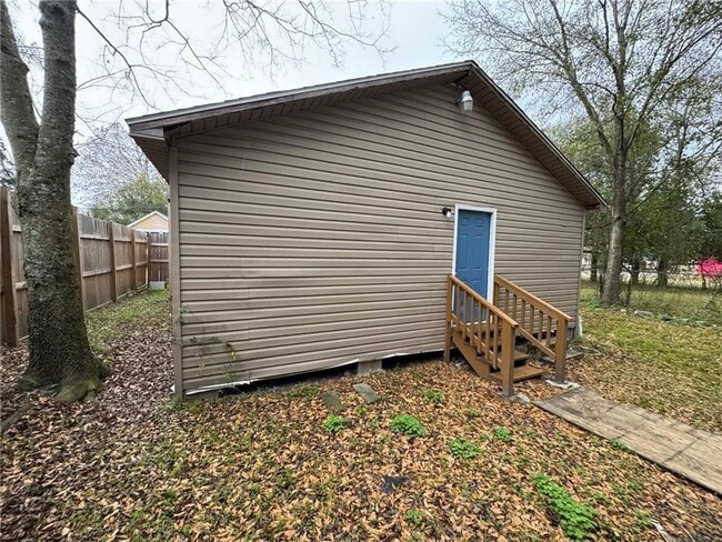 Building Photo - 1105 Adams St