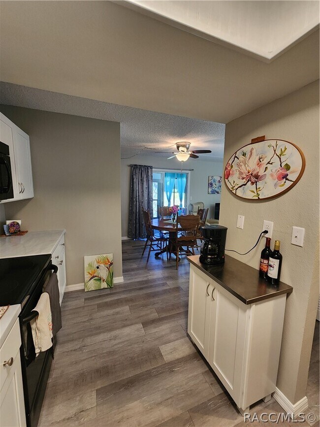 Building Photo - 2400 Forest Dr