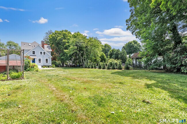 Building Photo - 96 Holmes Ave