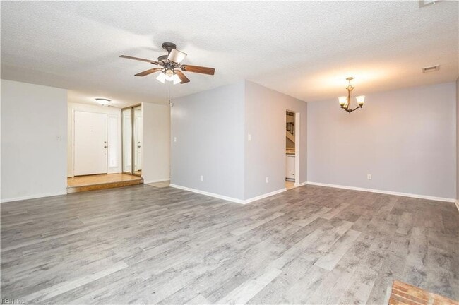 Building Photo - 1545 Lakeport Ct