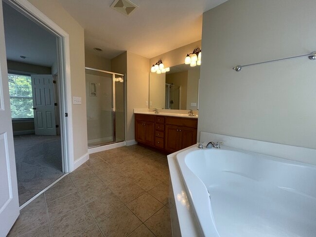 Building Photo - 102 LittleBranch Trail