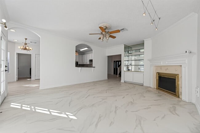 Building Photo - 2431 Parkwood Ln